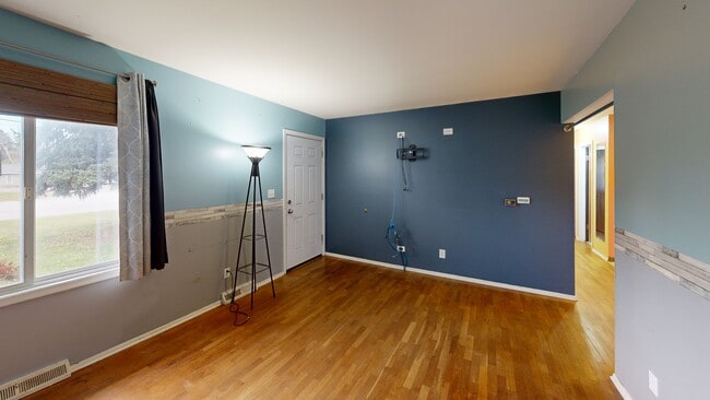 230 S Elms Rd, Flushing, MI 48433 - photo 2