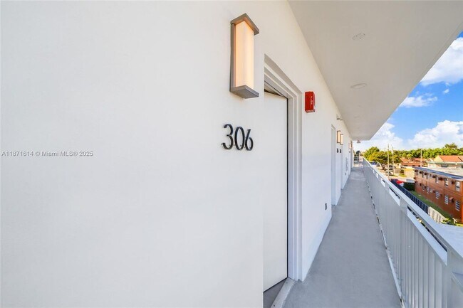 1536 NW 15th Ave, Miami, FL 33125 - photo 2