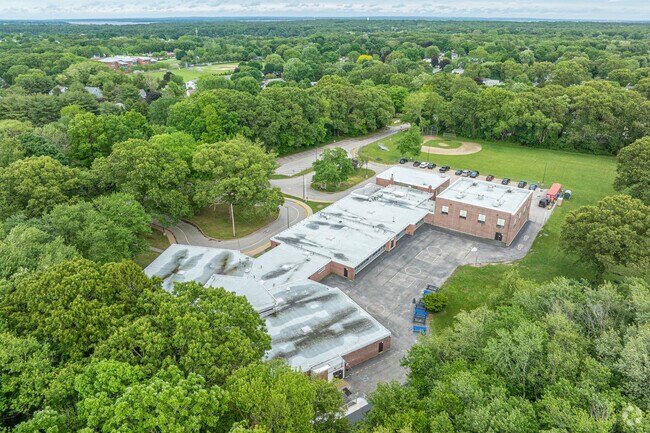 Locals love Hanaford Elementary School for its suburban convenience and its competent staff.