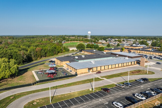 Reeds Spring Primary School is adjacent to Reeds Spring Intermediate School.