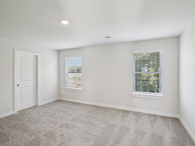 1347 Bluffton Cir, Clarksville, TN 37043 - photo 7