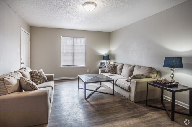 2 BR, 1 BA - 750 SF