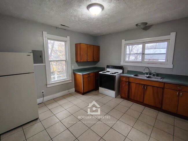 336 W 7th St unit .5, Anderson, IN 46016 - photo 4