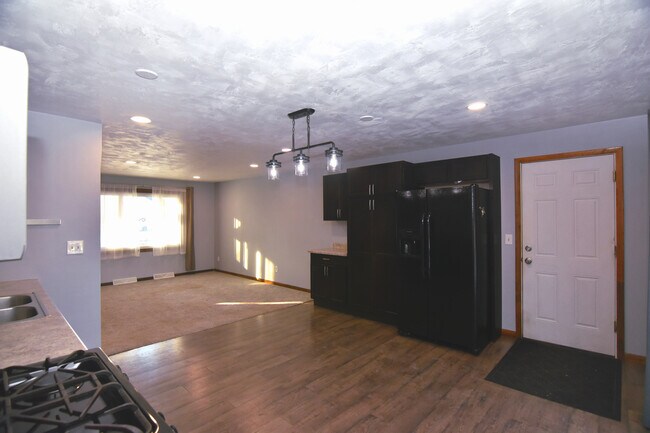 3540 N Gillett St, Appleton, WI 54914 - photo 6