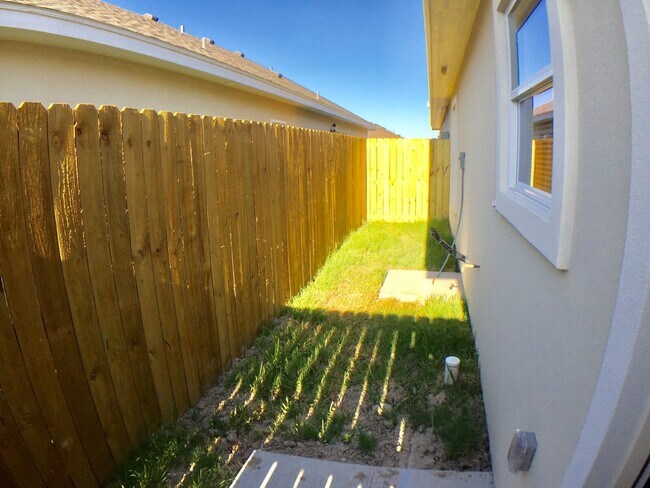 507 Downing Ave unit 3, Edinburg, TX 78539 - photo 5