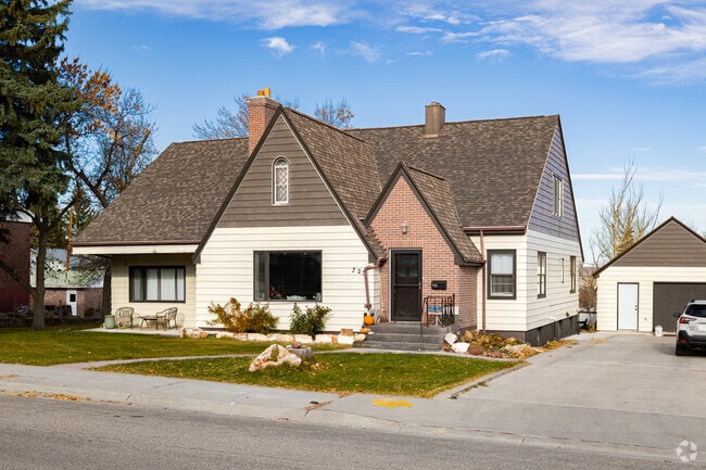 Shelby’s neighborhoods provide a mix of historic charm and modern updates, appealing to diverse buyers.