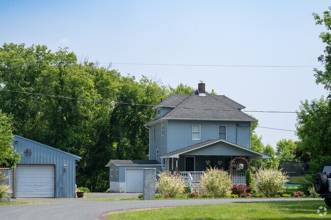 American Foursquare homes are among the largest in Cylon.
