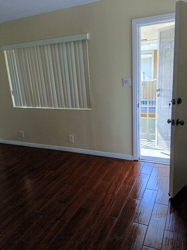 2925 E Artesia Blvd, Long Beach, CA 90805