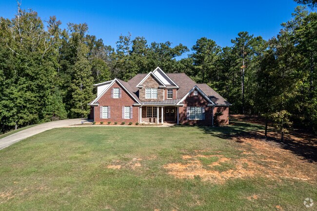 Modern Craftsman-style homes are common in Piney Grove, Columbus.