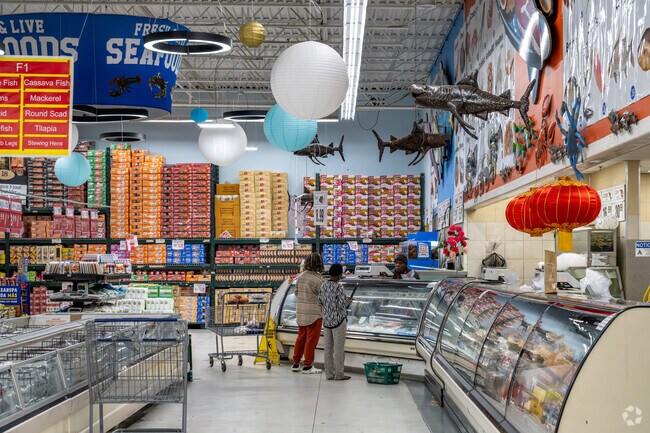 Sun Foods is the closest grocery store to Willow Lane.