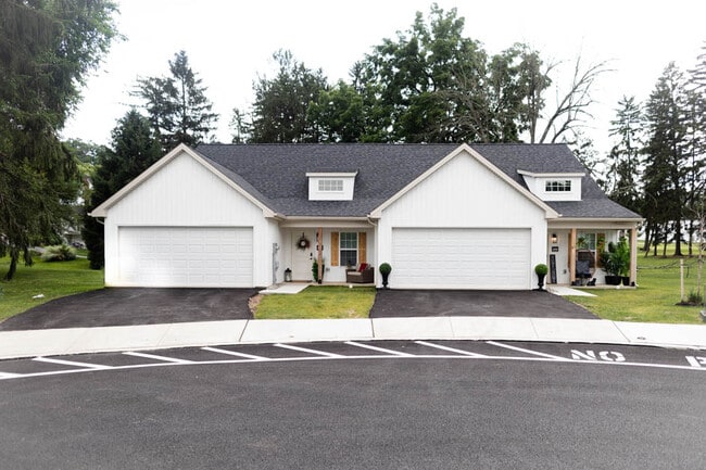 2585 Emma Ln, York, PA 17406 - photo 2