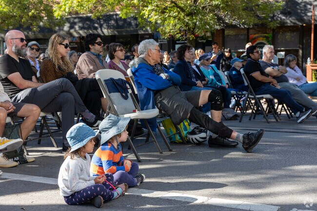 Thirsty Ears is an all ages family friendly annual Ravenswood Event dedicated to classic music.