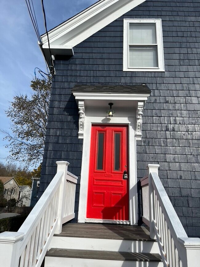 35 Lincoln Ave Unit Suite B, Marblehead, MA 01945