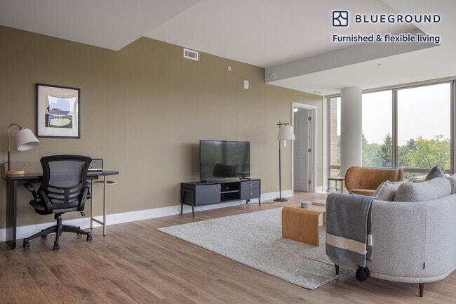 1446 S Grant St unit FL5-ID698, Arlington, VA 22202 - photo 5