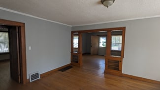 524 S Hardy Ave, Independence, MO 64053