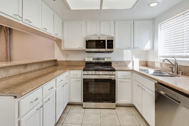 321 W Dryden St unit 4, Glendale, CA 91202 - photo 4