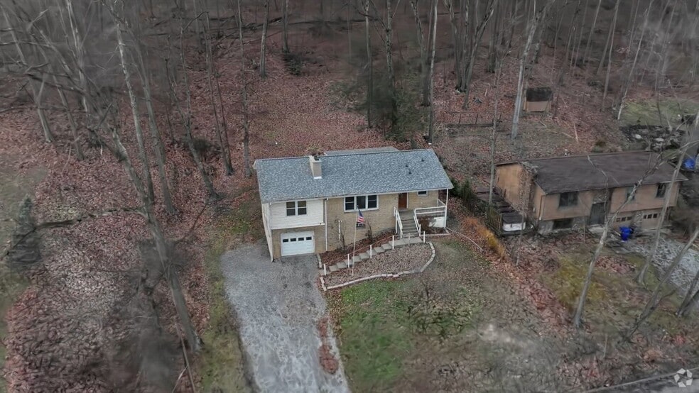 1012 Norton Dr, Mars, PA 16046 - photo 2