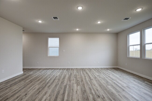 2543 Rambo Dr, San Antonio, TX 78224 - photo 3