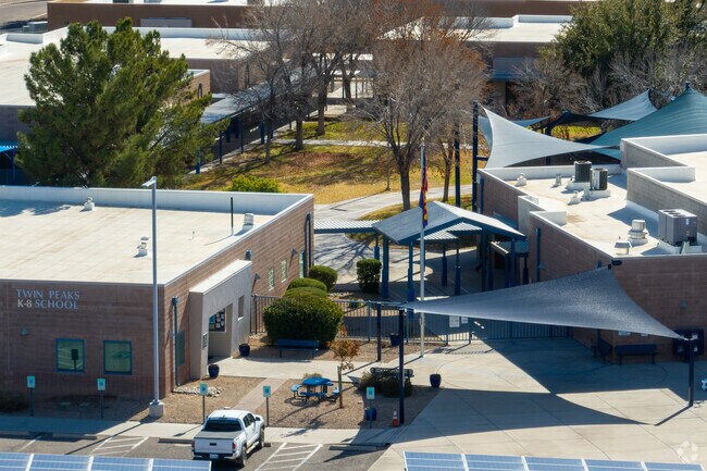Niche says Twin Peaks Elementary School is an above average public school in Tucson, Arizona.