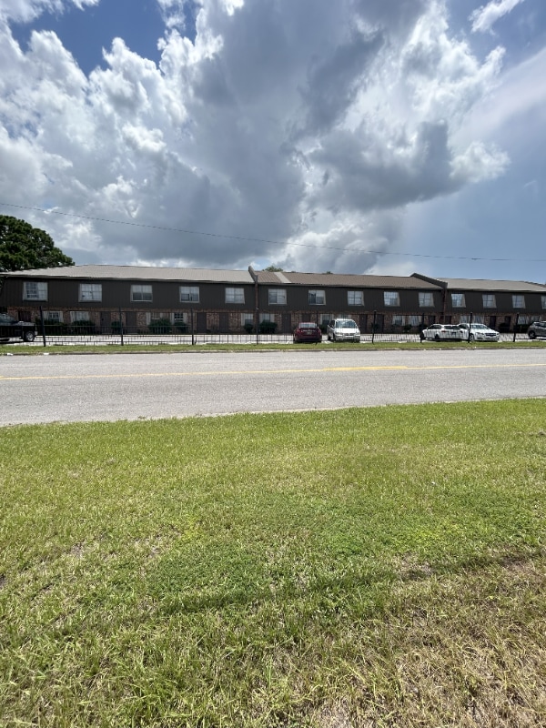 3200 Hospital Rd Unit 25, Pascagoula, MS 39581