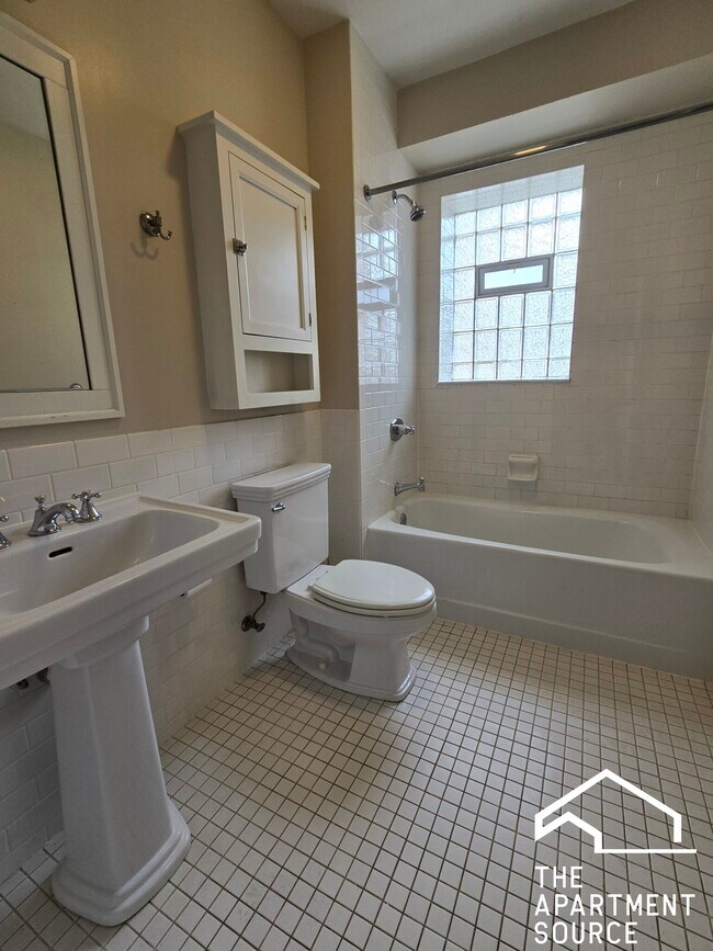 2704 W Ainslie St unit 2, Chicago, IL 60625 - photo 6