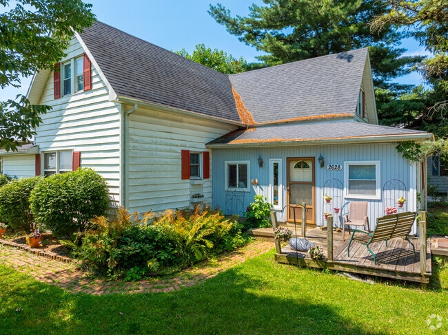 There are many examples of American Farmhouse homes in Rockfield.
