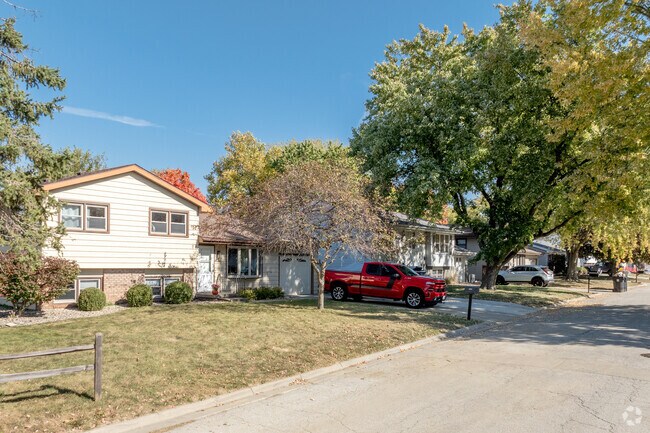 Greenbriar consists of mostly split-level and ranch-style homes.
