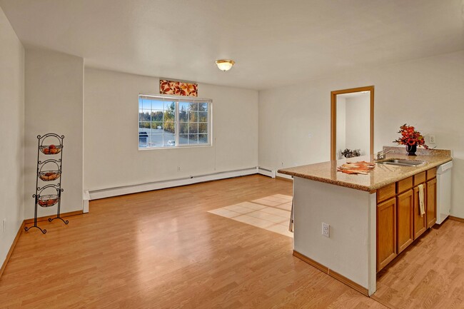 Amber Ridge Apartments - Kitchen & Livingroom