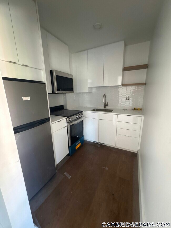 1200 Massachusetts Ave Unit 216, Cambridge, MA 02138