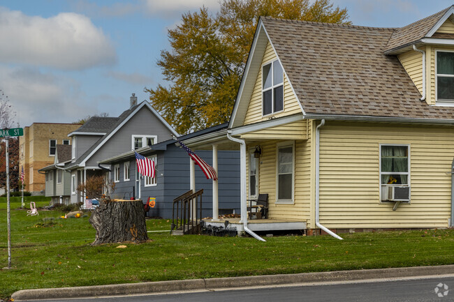 The front yard of a farmhouse in Buffalo.