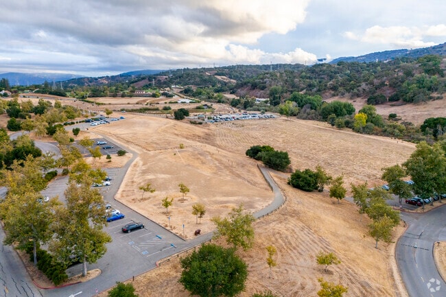 The views of the mountains in Loyola give a sense of serenity.