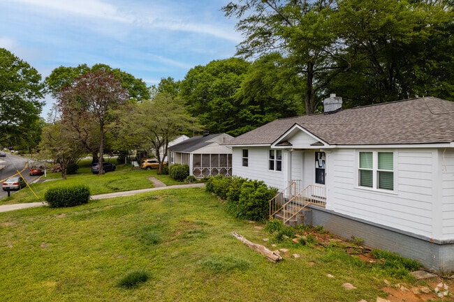 Many ranch homes sit on small plots of land in Nicholtown.