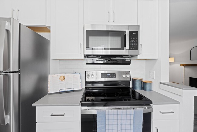 Stainless Steel Appliances at The Lakes in Bellevue, WA 98007