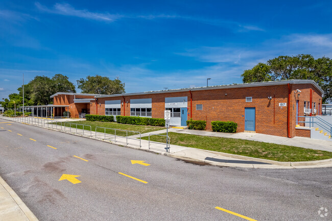 Madeira Beach Fundamental K-8 Front of School