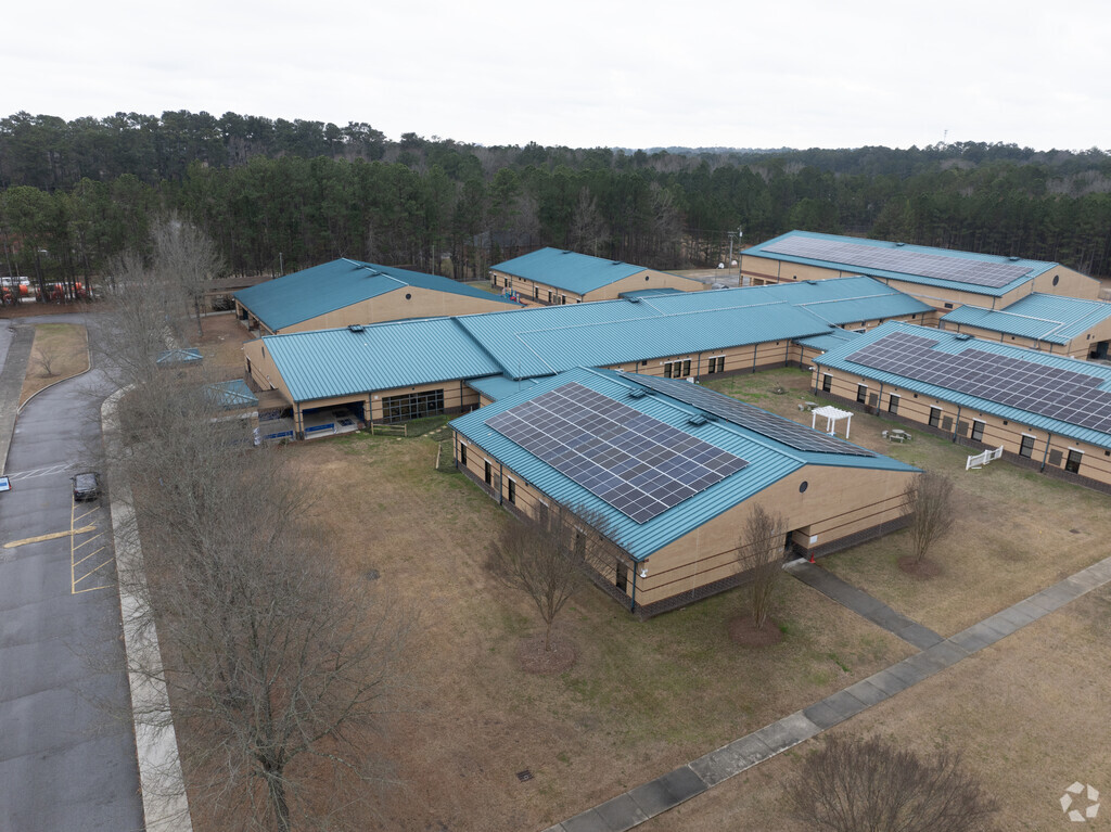 Pine Grove Elementary School	offers children a great start to their academic life.