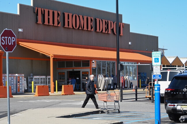 The Home Depot in the Riverside section of Paterson is conveniently located off Route 20.