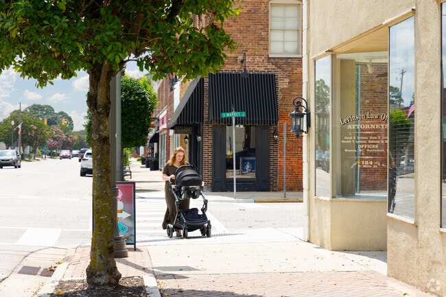 Benson locals enjoy weekend strolls along Main Street’s boutiques and cafes.