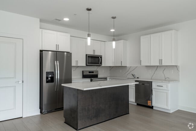 2BR, 2BA - 1,029SF - The Avalon - Kitchen