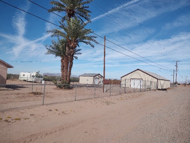 20041 S Neighbours Blvd, Blythe, CA 92225 - photo 4