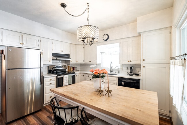 535 W Montclaire Ave, Milwaukee, WI 53217 - photo 2