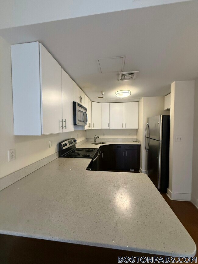 8 Winter Place unit 305, Boston, MA 02108 - photo 3