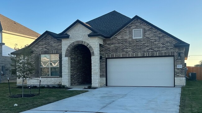 9816 Bridlewood Ln, Waco, TX 76708 - photo 2