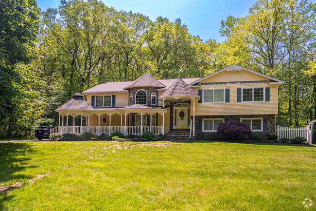 18 Two Bridges Rd, Towaco, NJ 07082- Homes.com