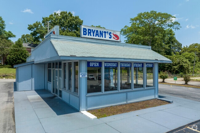 Bryant’s Seafood restaurant in Hueytown has served delicious seafood for over 35 years.