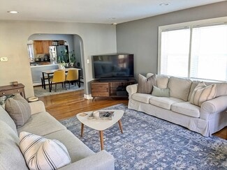 115 Everett St Unit 1, Quincy, MA 02170