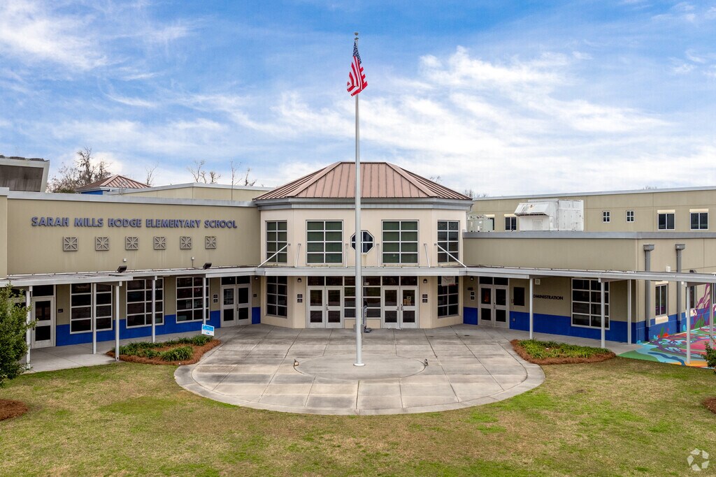 Sarah Mills Hodge Elementary School serves Pre-K through 5th grade students and their families.