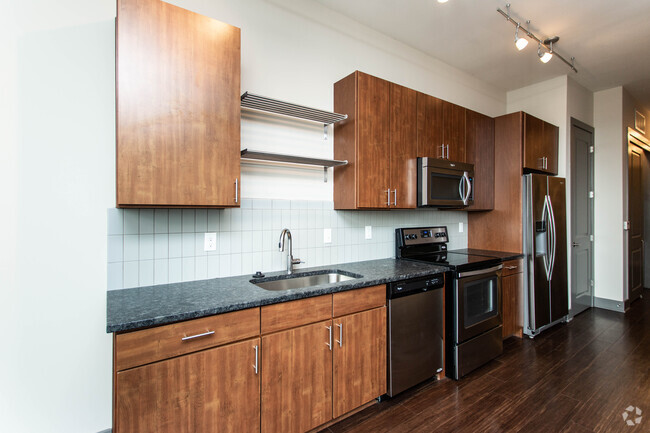 1BR, 1BA - 709 SF