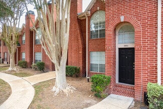 2380 Bering Dr, Houston, TX 77057