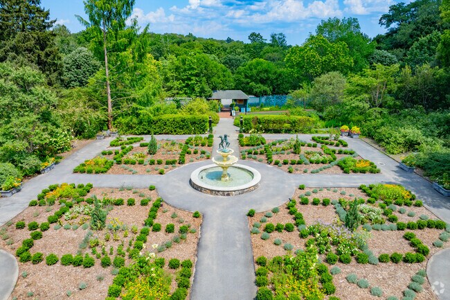 Residents in Lewisboro enjoy outdoor walks through Lasdon Park Arboretum and Veteran's Memorial.