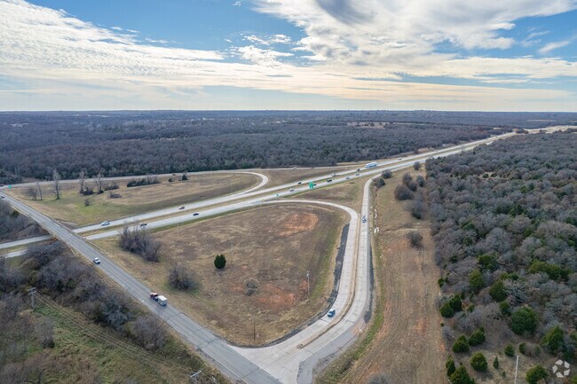 Interstate 40 is on the southern boarder of Edendale Estates-Newalla.